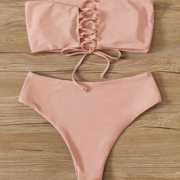 Bikini - Picture 2 of 2